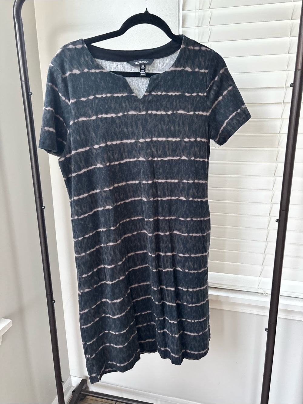 Ellen Tracy Black Short Sleeve Tie-Dye Midi Shift Dress